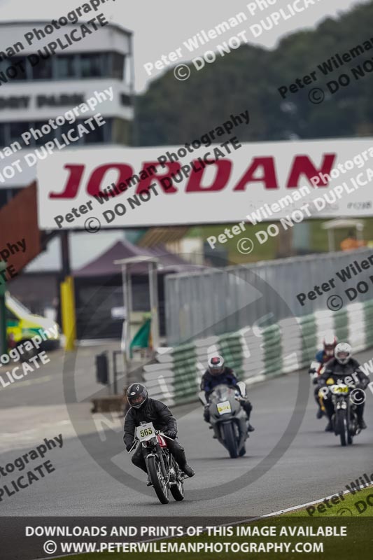 Vintage motorcycle club;eventdigitalimages;mallory park;mallory park trackday photographs;no limits trackdays;peter wileman photography;trackday digital images;trackday photos;vmcc festival 1000 bikes photographs